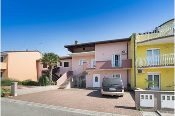 Croazia Privát Zambratija, Esterno